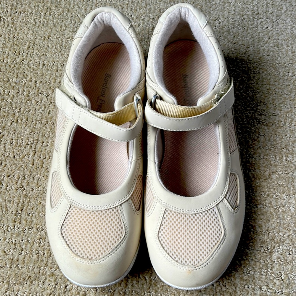 New women’s 10.5 W Drew Delite Mary Janes by Barefoot Freedom